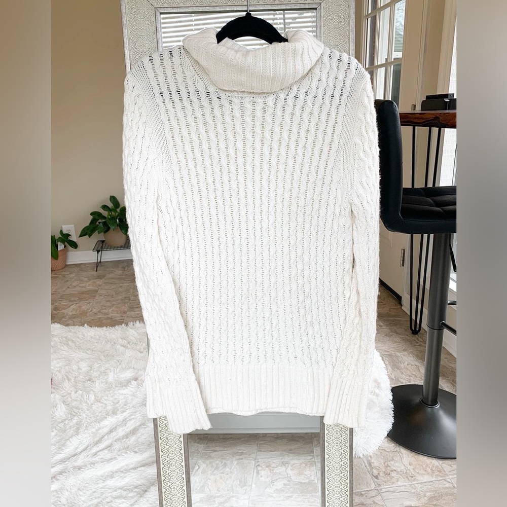 Turtle neck long sleeve sweater